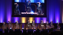 「キラメキの雫」を披露するさくら学院。（写真提供：アミューズ）