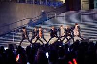 ONE N' ONLYのフリーライブの様子。（提供：SDR）