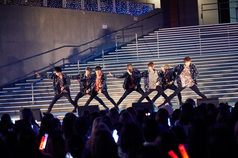 ONE N' ONLYのフリーライブの様子。（提供：SDR）