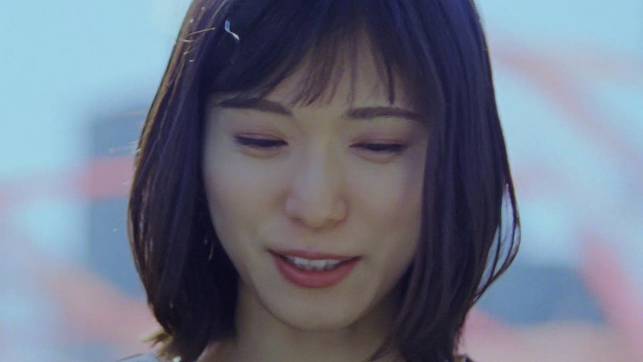 「星屑コーリング produced by Chara」ミュージックビデオのワンシーン。