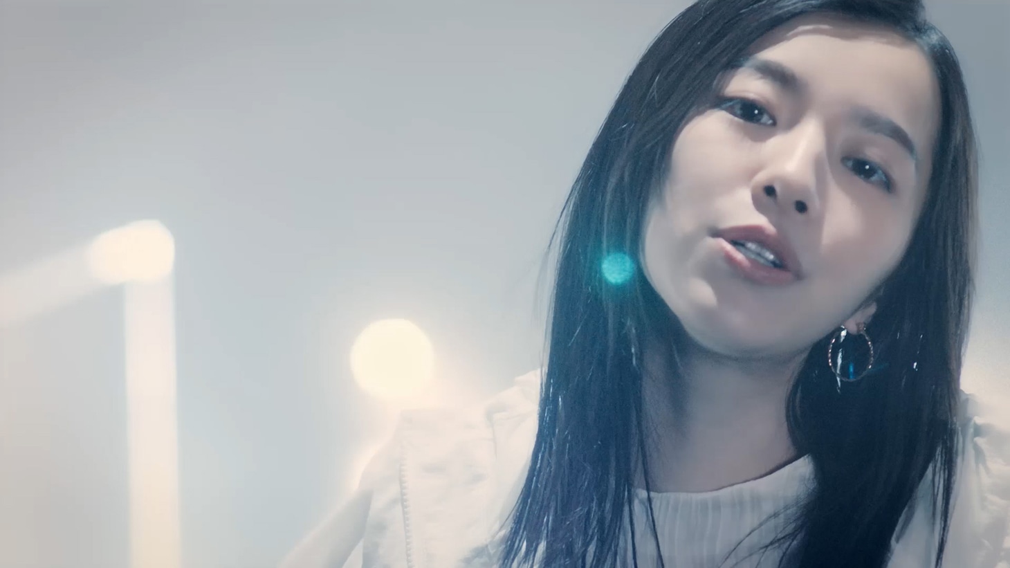 milet「Runway」ミュージックビデオのワンシーン。
