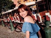 守屋茜の1st写真集「潜在意識」より。（撮影：桑島智輝）