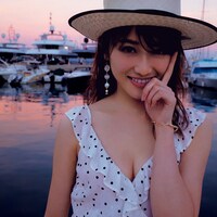 守屋茜の1st写真集より。（撮影：桑島智輝）