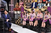 「有吉反省会」に登場した東京おとめ太鼓（後列）。 (c)日本テレビ