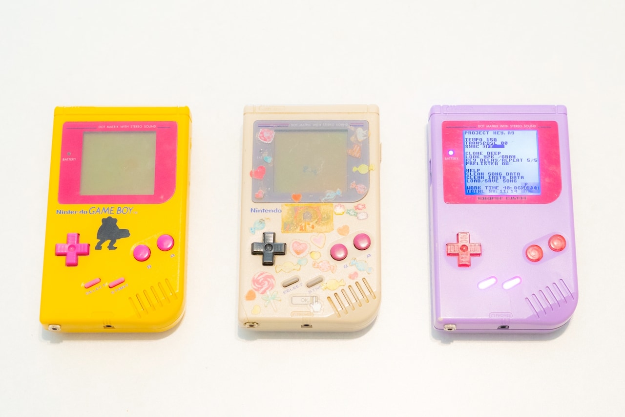 3台のゲームボーイ。