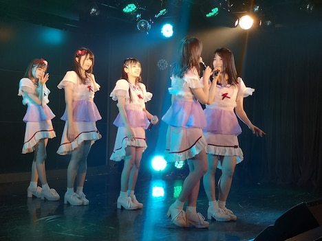 Ange☆Reve5月10日定期公演の様子。（写真提供：ポニーキャニオン）
