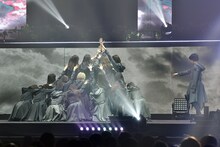 「欅坂46 3rd YEAR ANNIVERSARY LIVE」東京・日本武道館公演の様子。