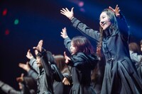 「欅坂46 3rd YEAR ANNIVERSARY LIVE」東京・日本武道館公演の様子。（撮影：上山陽介）