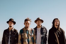 The BONEZ。右端がNAKA（G）。