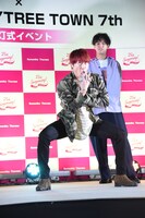 ハリウッドザコシショウのモノマネを披露する中務裕太。