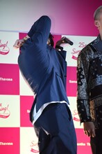 片寄涼太ファンが悲鳴を上げる様子をマネする佐野玲於。