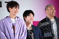 左から片寄涼太、佐野玲於、関口メンディー。