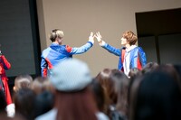 左からTAKA、末吉9太郎。（撮影：牛島康介）