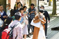 「向かいのバズる家族」第7話より。(c)読売テレビ