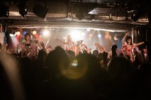 ぜんぶ君のせいだ。「ぜんぶ君のせいだ。緊急ワンマンLIVE～淡紅送り～」の様子。（撮影：関上貴也）