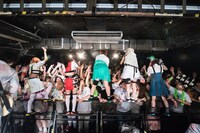 ぜんぶ君のせいだ。「ぜんぶ君のせいだ。緊急ワンマンLIVE～淡紅送り～」アンコールの様子。（撮影：関上貴也）