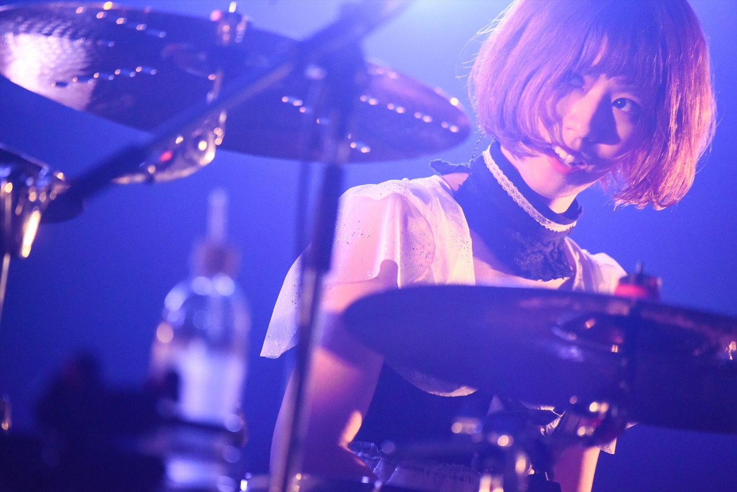 AKANE（Dr）（撮影：MASANORI FUJIKAWA）