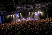 マカロニえんぴつ「マカロックツアーvol.7～ライクからラヴへ、恋の直球ド真ん中ストライク初全国ワンマン篇～」LIQUIDROOM公演の様子。（撮影：中山優司）