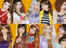 GANG PARADE。上段左からココ・パーティン・ココ、ユメノユア、ヤママチミキ、月ノウサギ、カミヤサキ。下段左からユイ・ガ・ドクソン、キャン・GP・マイカ、ナルハワールド、ハルナ・バッ・チーン、テラシマユウカ。