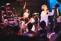 ギリシャラブ「『悪夢へようこそ！』発売記念ツアー 東京編」の様子。（撮影：コムラマイ）