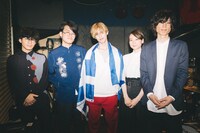 ギリシャラブ「『悪夢へようこそ！』発売記念ツアー 東京編」終演後の様子。（撮影：コムラマイ）