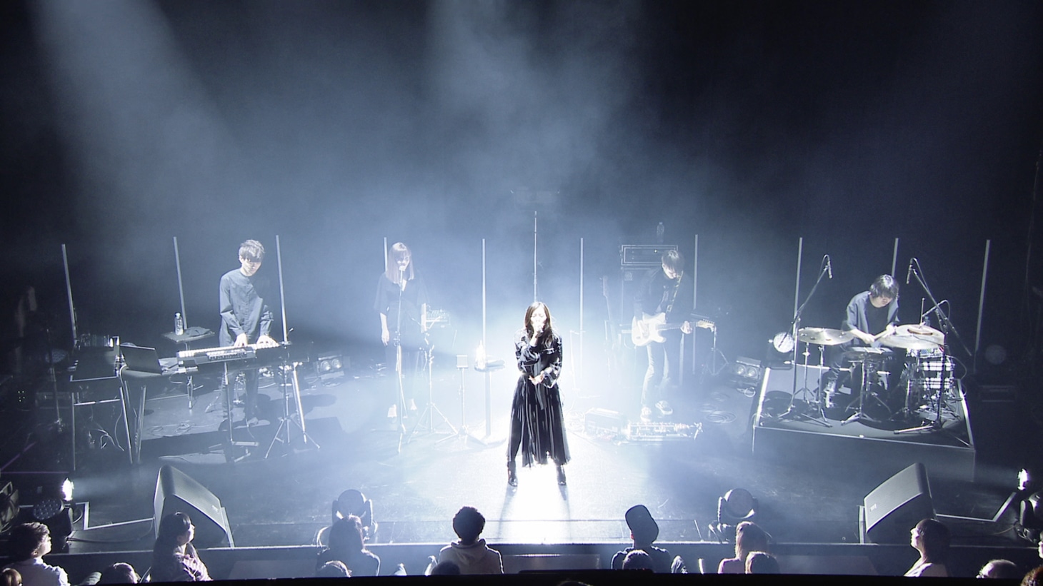 milet「"milet SPECIAL SHOW CASE Vol.1" @ Billboard-Live TOKYO」のワンシーン。