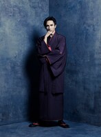 橘ケンチ扮する中禅寺秋彦ビジュアル。 (c)舞台「魍魎の匣」