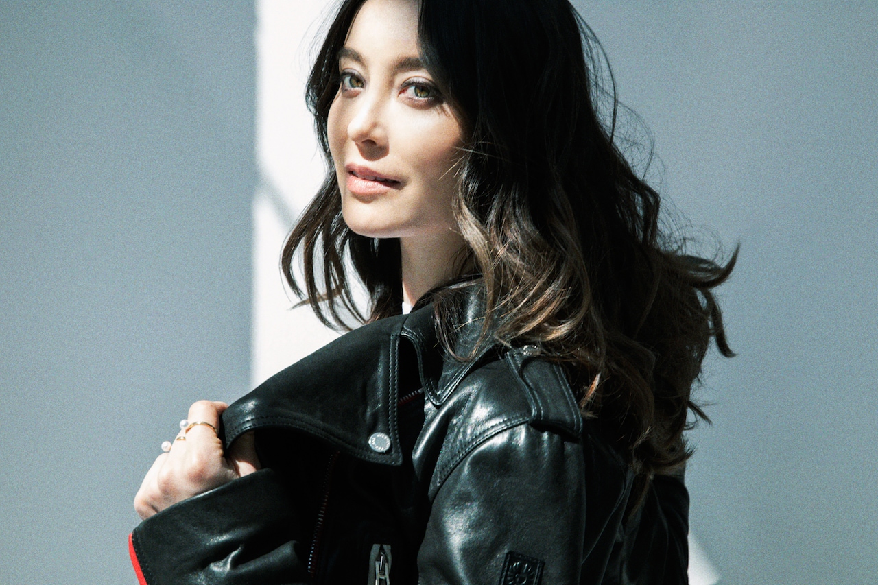 Emi Meyer、デビュー10周年記念盤に我が子への子守唄など全11曲収録