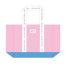 「SEVENTEEN 2019 POP UP STORE」で販売されるクリアトートバッグ。