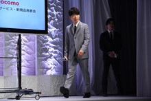 入場する星野源。