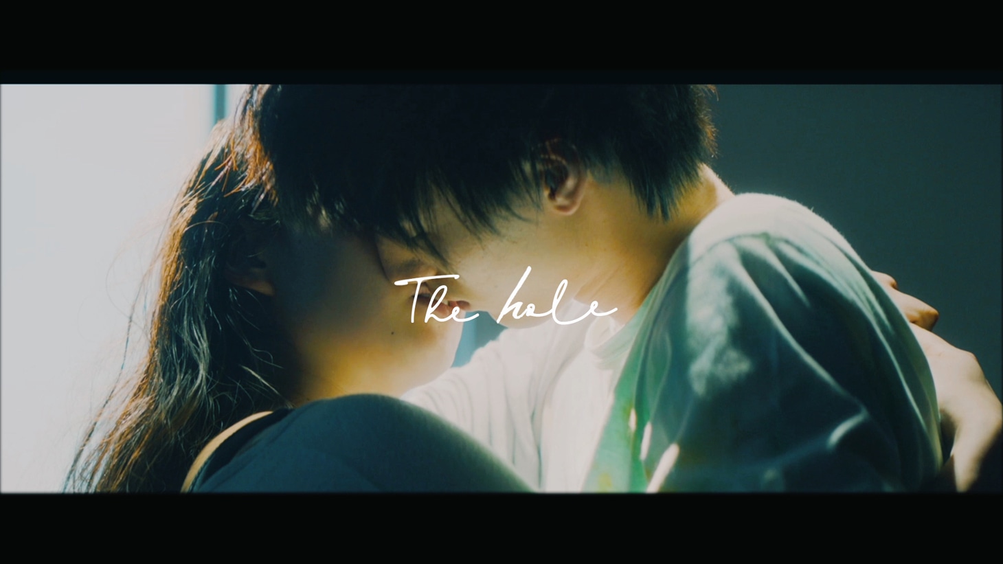 King Gnu「The hole」ミュージックビデオのワンシーン。
