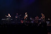 「デビュー30周年記念・コラボレーションライブ『Spectra Harmony』」の様子。（撮影：佐藤早苗）