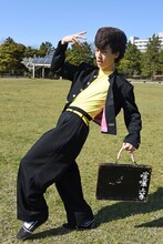 ジョジョ立ちのユースケ。