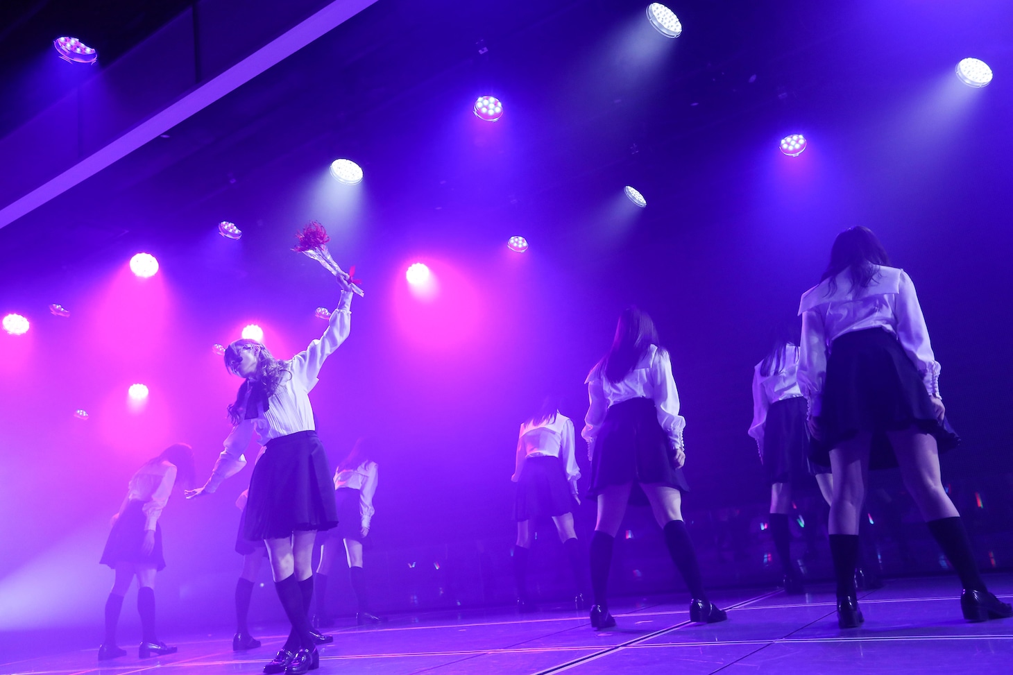 「『太陽は何度でも』公演～菅原りこ・⻑⾕川玲奈・⼭⼝真帆 卒業公演～」の様子。(c)AKS