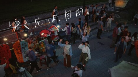 Perfumeが出演する「肌美精」シートマスクシリーズCMのワンシーン。