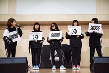 記念撮影するlyrical school。