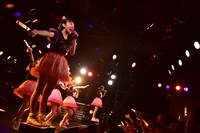 「100%オレンジ」を披露するときめき▽宣伝部。