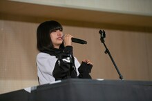 泣きながら抱負を語るyuu。