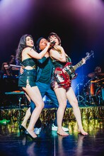 ベッド・インとマキタスポーツ。（撮影：ヤマダマサヒロ）