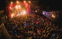 ベッド・イン「祝！“Endless Bubble ～Cover Songs vol.1～”発射記念ツアー」東京・マイナビBLITZ赤坂公演の様子。（撮影：ヤマダマサヒロ）