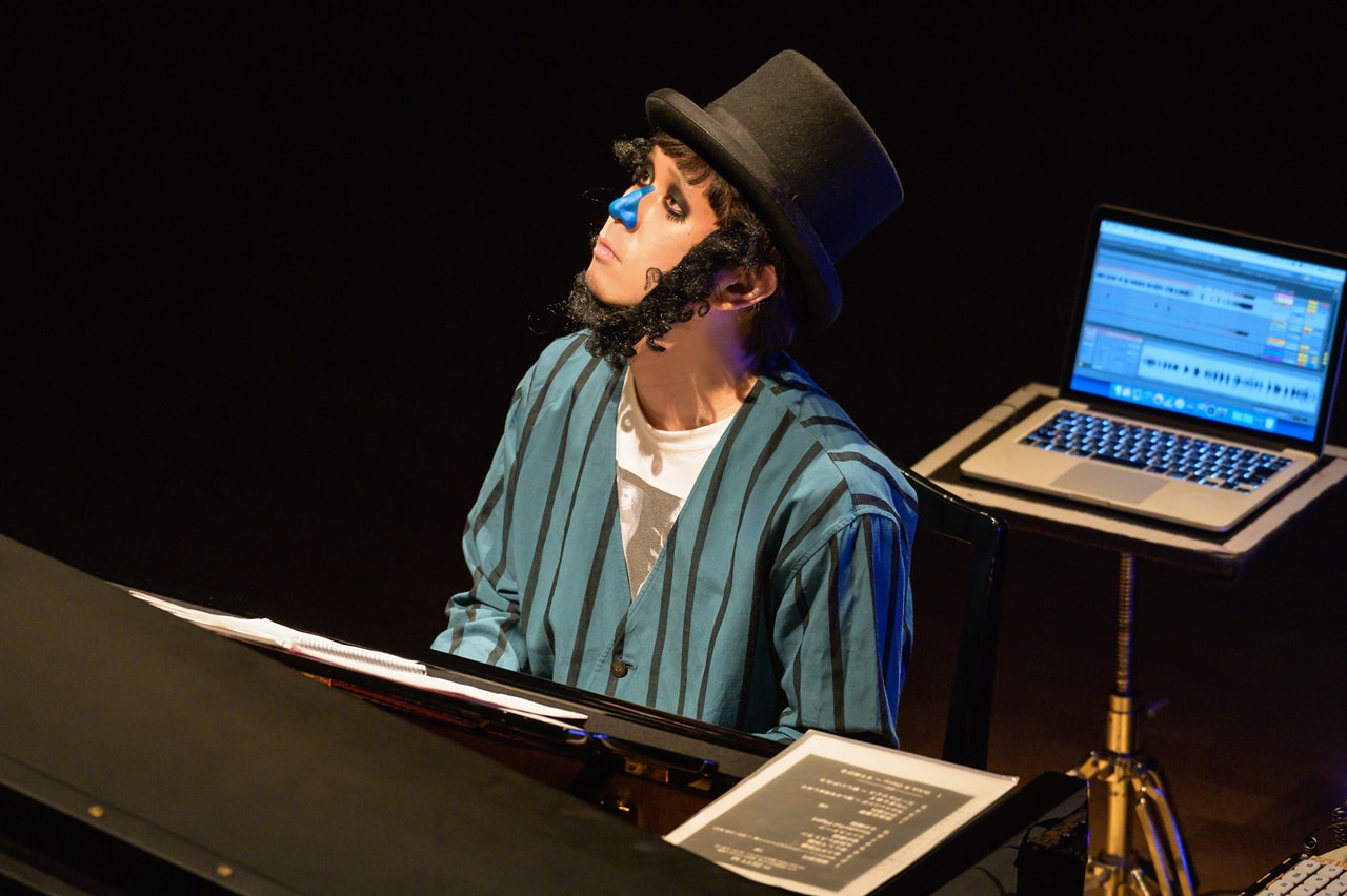 ループマシン！サンプラー！ひげ！H ZETT M、東京オペラシティで「ピアノ独演会」