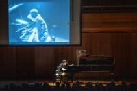 H ZETT M「ピアノ独演会2019 春 -東京オペラシティの陣-」の様子。（Poto by Yuta Ito）