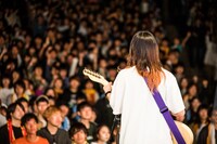 林萌々子（Vo, G）（撮影：知衿）