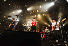 坂口有望「単、ジュン、メイ、会 tour」東京・渋谷CLUB QUATTRO公演の様子。（写真提供：EPICレコードジャパン）