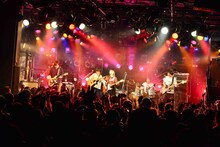 坂口有望「単、ジュン、メイ、会 tour」東京・渋谷CLUB QUATTRO公演の様子。（写真提供：EPICレコードジャパン）