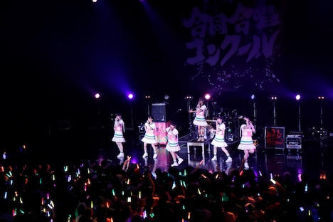 「私立恵比寿中学と打首獄門中学合同合唱コンクール」の様子。