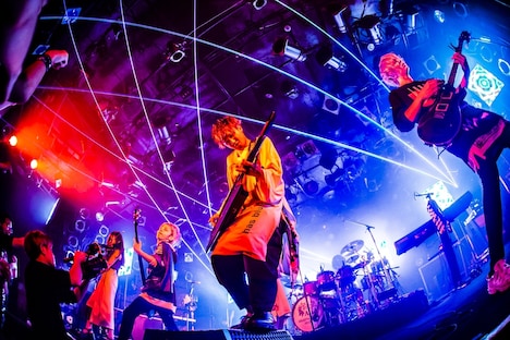 AliA「AliAliVe 2019」東京・渋谷CLUB QUATTRO公演の様子。（Photo by @cazrowAoki）