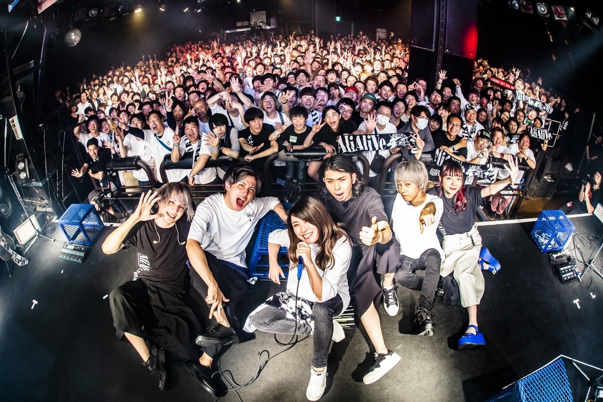 AliAが結成10カ月でクアトロ満員に、6人の個性ぶつけ合った初の全国ツアーファイナル