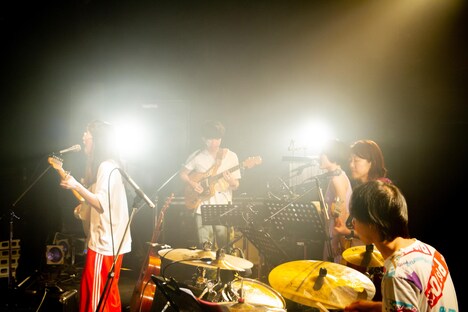 「柴田聡子 TOUR 2019 "GANBARE! MELODY"」東京・LIQUIDROOM公演の様子。（撮影：西光祐輔）