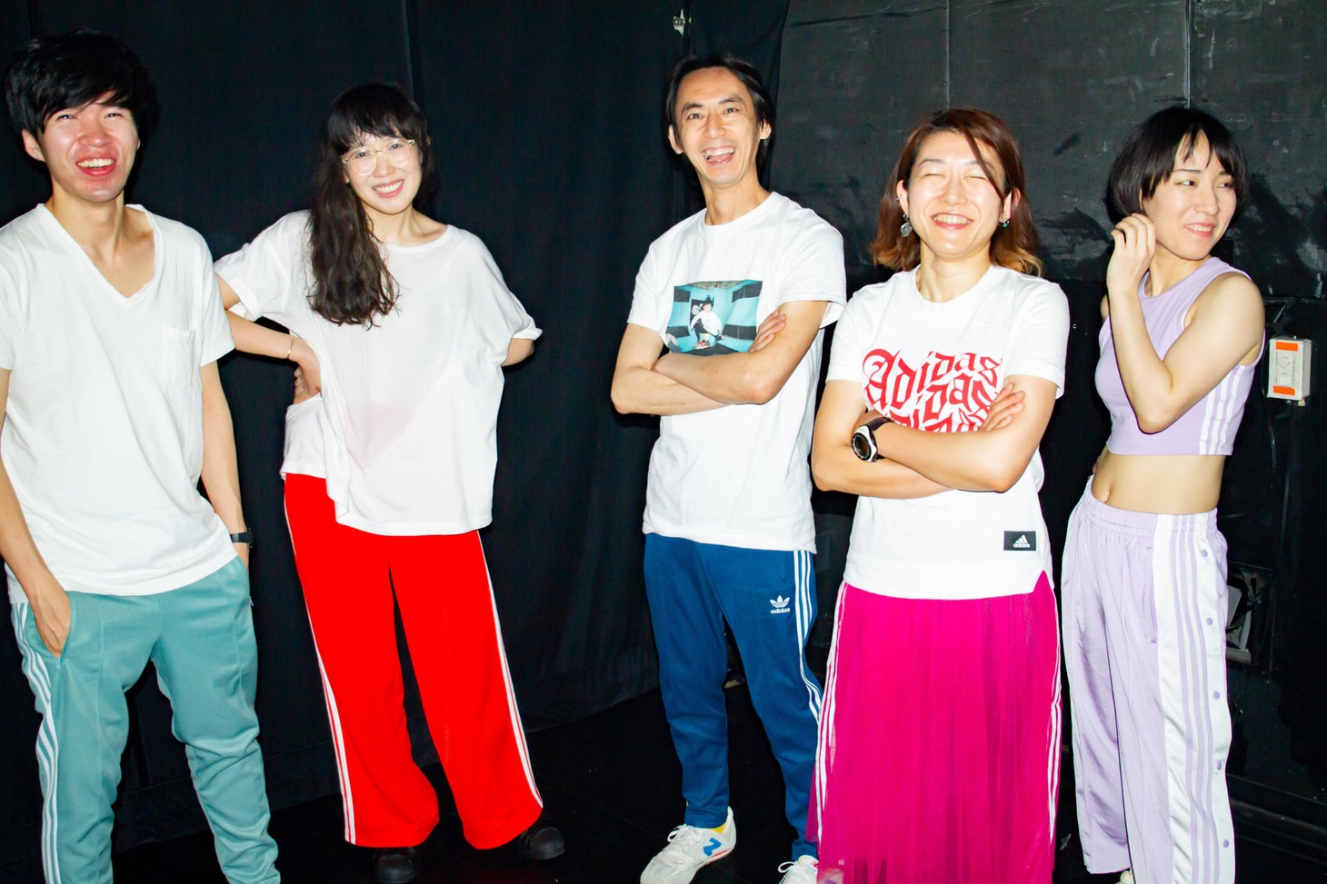 柴田聡子inFIRE。左から岡田拓郎（G）、柴田聡子（Vo, G）、イトケン（Dr）、かわいしのぶ（B）、ラミ子（Cho, Perc）。（撮影：西光祐輔）
